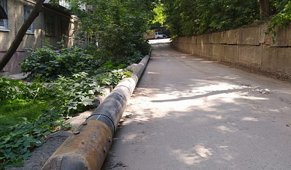 Специалисты КВС заменили водопровод по ул.Шелковичная, 211